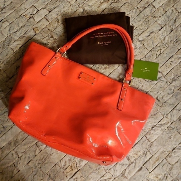 𝅺KATE SPADE spring shopper. - Picture 1 of 5